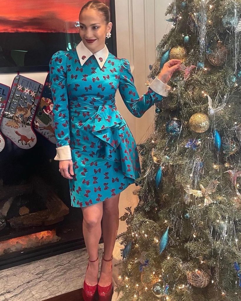 Jennifer Lopez Wore the Perfect Pair of Holiday Heels with Her Christmas Outfit.