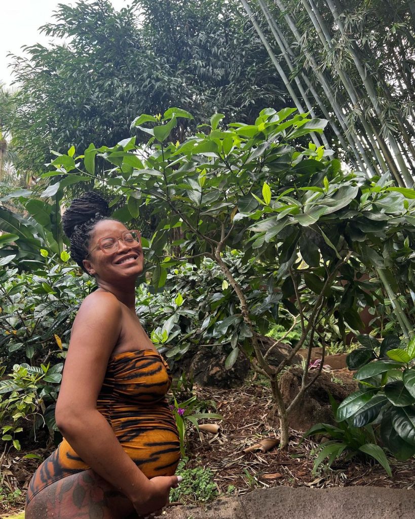 Keke Palmer Wore A Strapless Tiger Print Swimsuit For Her Latest Maternity Look