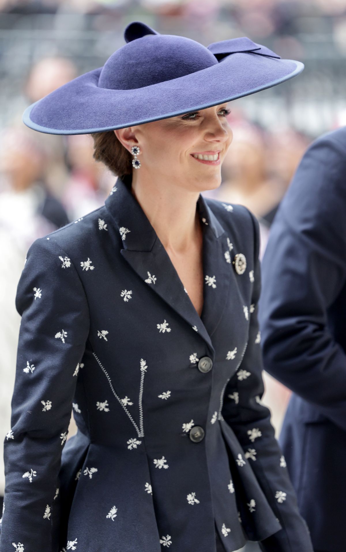 for-commonwealth-day-princess-kate-stuns-in-a-navy-blue-skirt-suit-and