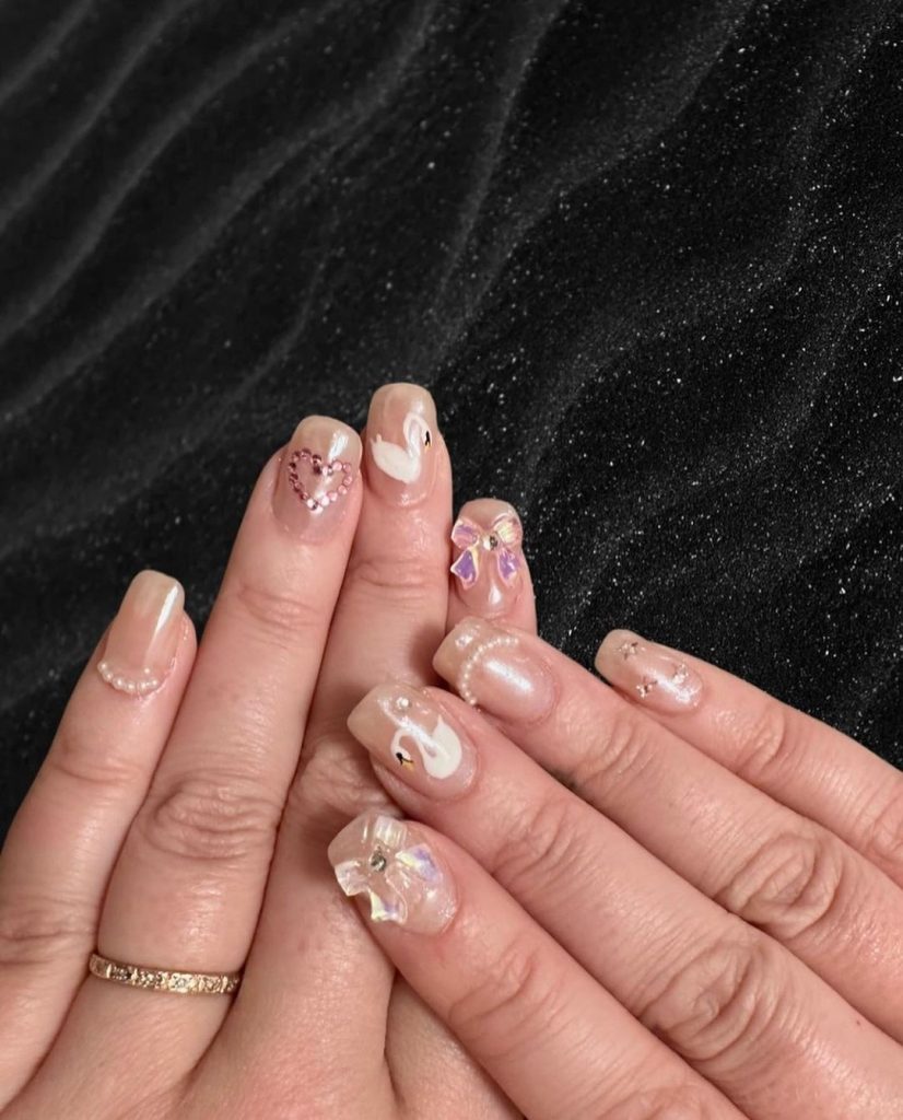 Lana Del Ray grammy nails