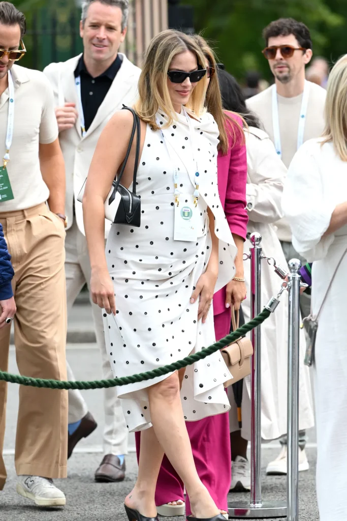 margot-robbie-maternity-style-wimbledon.