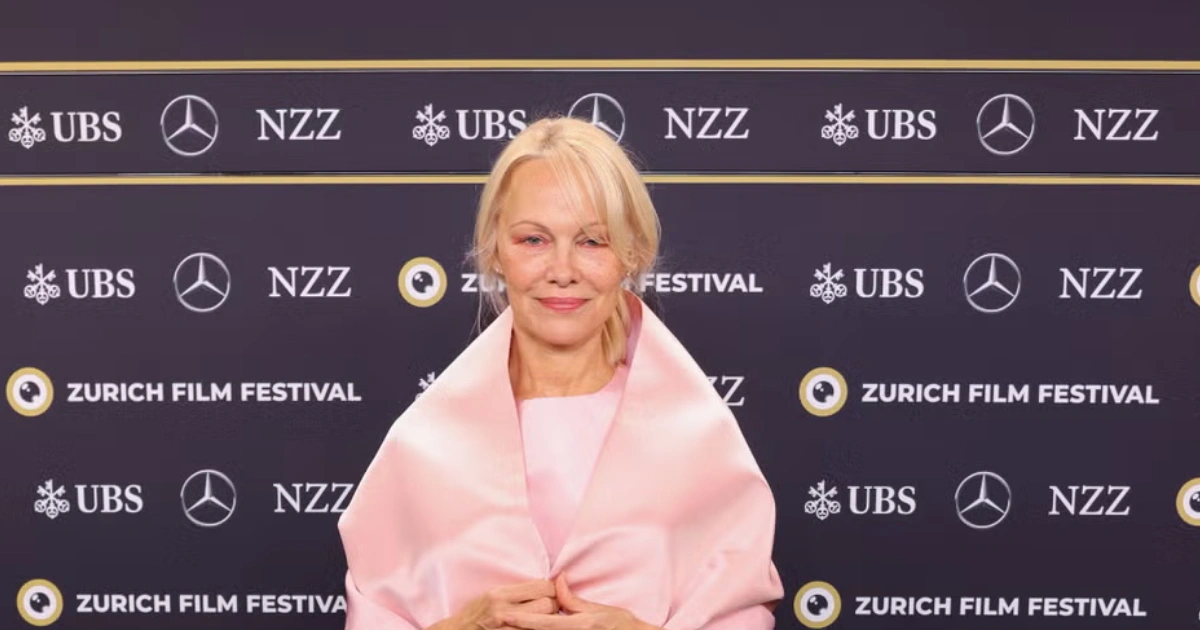 Pamela Anderson Looks Timeless Chic in a Pink Satin Gown. leurr