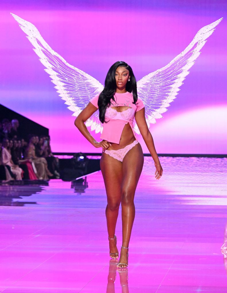 the 2025 victoria's secret fashion show runway