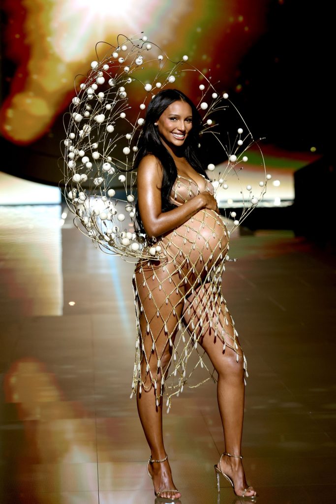 victoria's secret fashion show 2025 runway