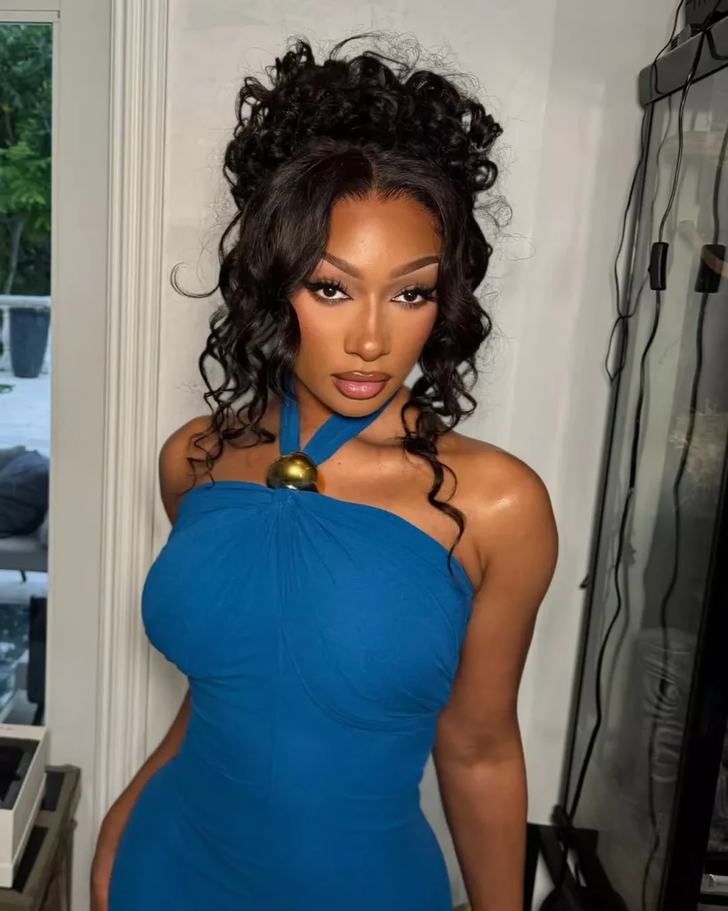Megan thee Stallion shows off her new dark espresso hair color.

