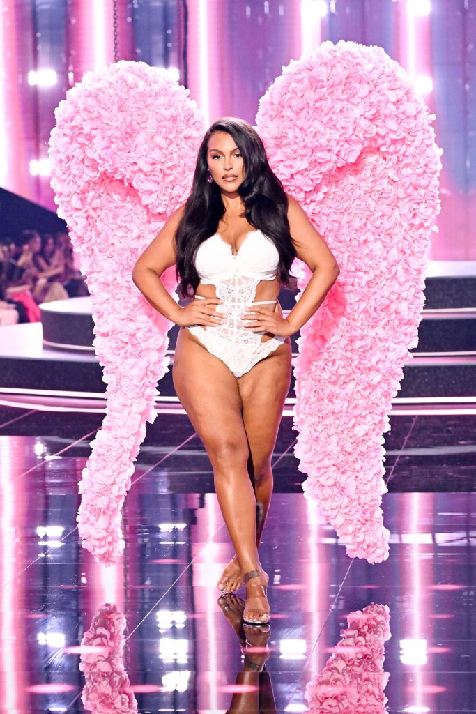 the 2025 victoria's secret fashion show runway