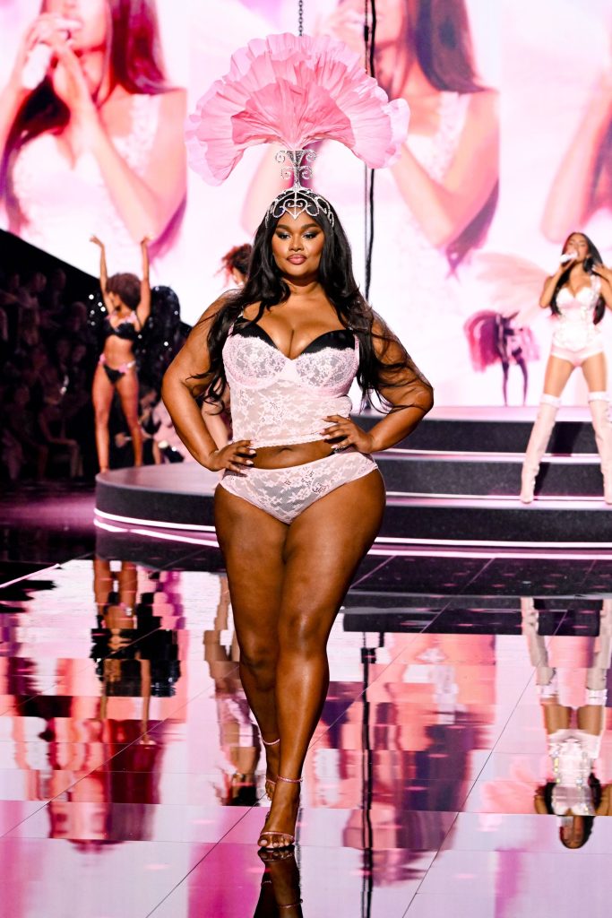 the 2025 victoria's secret fashion show runway