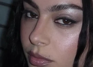 The Smudged Smoky Eye Is Back — And It’s Cooler Than Ever The Smudged Smoky Eye Is Back — And It’s Cooler Than Ever